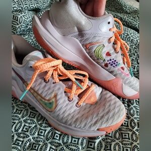 Nike Giannis Immortality “Force Field” Super Smoothie DM7609-500 5.5Y